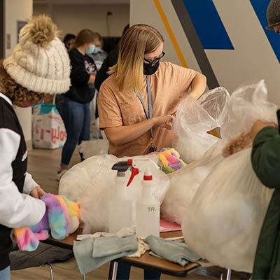 Students stuff build a bears